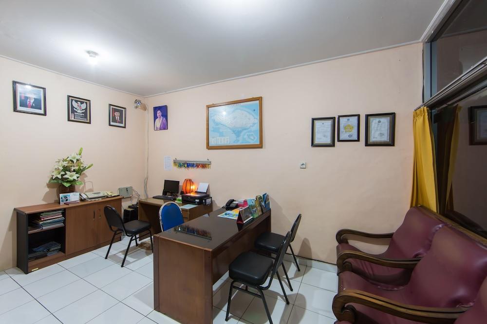 OYO 3134 Puri Tamu Hotel Jimbaran  Bagian luar foto